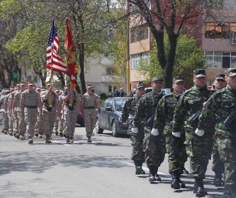 Militarii americani au defilat, la Constanţa, de Ziua Forţelor Terestre