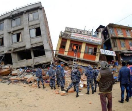 MOMENTUL GROAZEI. Imagini FILMATE cu clipele de COŞMAR când s-a produs SEISMUL DEVASTATOR din  Nepal | VIDEO