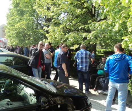 Șoferii de maxi-taxi, în grevă la Galați