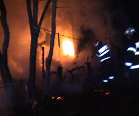 Incendiu devastator în Deva. Intervenția a durat mai mult de 3 ore