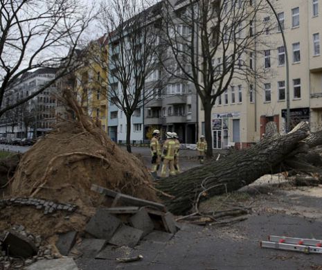 Uraganul Niklas face ravagii în Europa. Cel puțin nouă persoane și-au pierdut viața. Atenționare de vreme rea în România până vineri