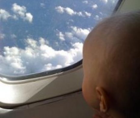 Bebeluş născut în avionul spre Tokyo