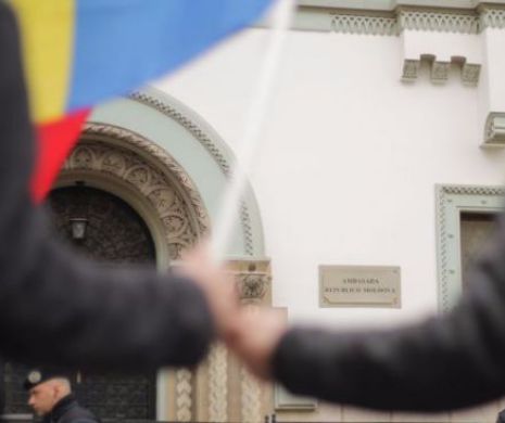 București: Protest în faţa Ambasadei Republicii Moldova