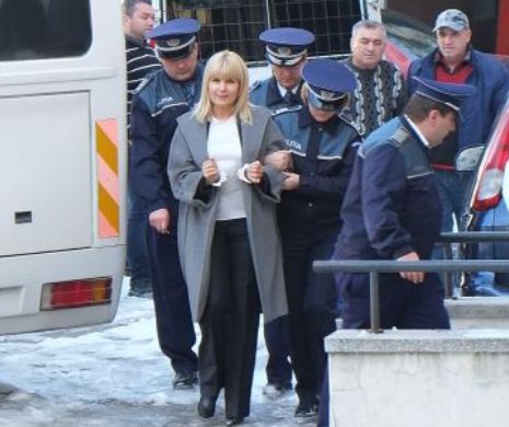 Elena Udrea a fost adusă la Instanța Supremă. Ea contestă prelungirea arestului preventiv