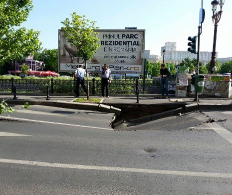 IMAGINI APOCALIPTICE din Bucureşti. Splaiul Independenţei s-a rupt acum în două, la Podul Izvor