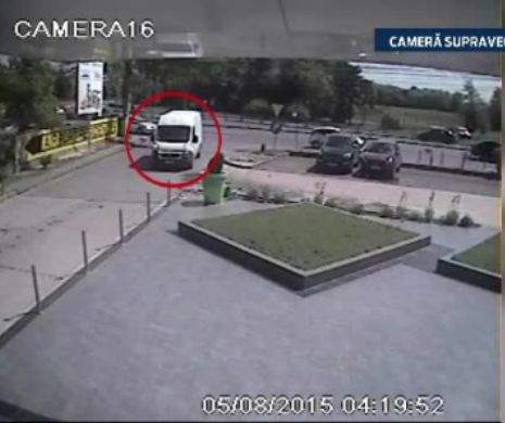 Jaf spectaculos intr-o parcare din Otopeni. Cum au fost furati 10.000 de euro dintr-o masina, fara ca usile sa fie sparte