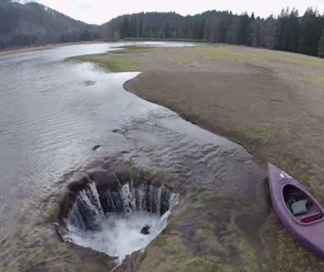 Lacul care dispare în fiecare an, după ce se scurge într-o gaură misterioasă | VIDEO