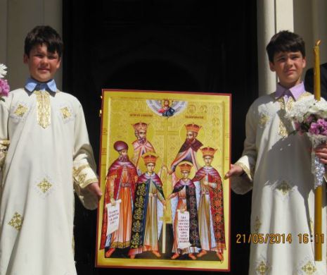 Minunea de o singură zi! S-a împlinit un an de când icoana Sfinților Brâncoveni de la biserica Zlătari a izvorât mir