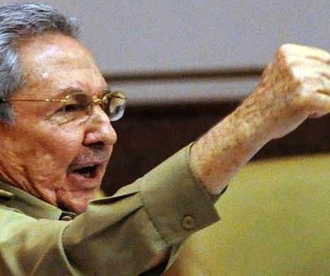 Papa sparge GHEAȚA ATEE în Caraibe: Raul Castro se ÎNCHINĂ la Vatican