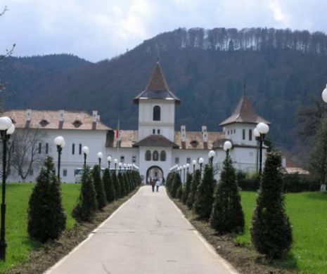 Pelerinaj NATO la Mănăstirea lui Arsenie Boca