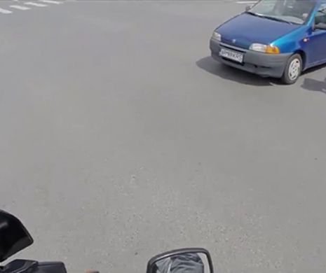 VIDEO / Accident spectaculos de motocicleta, la Arad. Ce a patit un tanar in intersectie