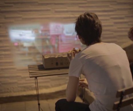 A fost creată cutia de PIZZA care îţi transformă TELEFONUL în PROIECTOR pentru filme. Iată cum funcţionează | FOTO şi VIDEO