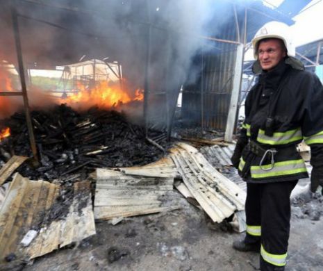 BOMBARDAMENTE în Doneţk. Mai multe blocuri şi o piaţă au fost lovite de un proiectil