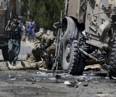 Convoi NATO vizat de un ATENTAT SINUCIGAŞ la Kabul: 17 RĂNIŢI