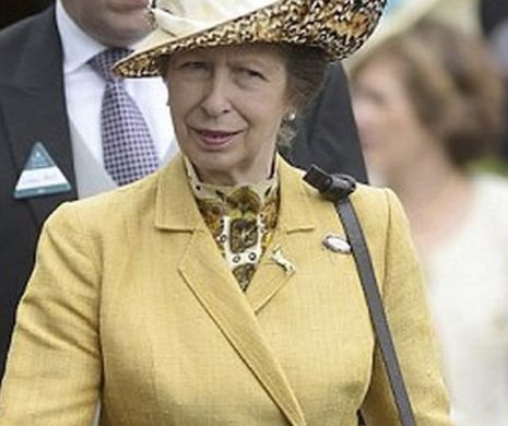 INCREDIBIL! Prințesa Anne a Marii Britanii, de 5 ori în aceeași rochie!