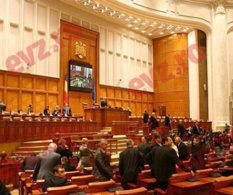 Pensii de până la 1.000 de euro pentru parlamentari