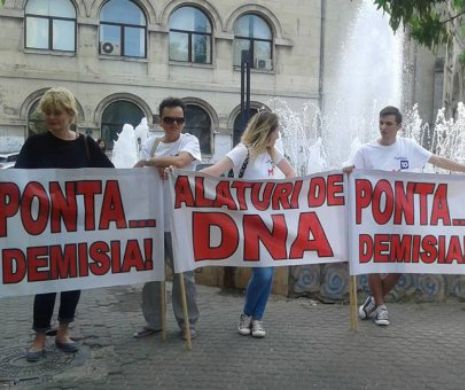 PROTESTE în Piaţa Universităţii pentru DEMISIA lui Ponta | GALERIE FOTO şi VIDEO
