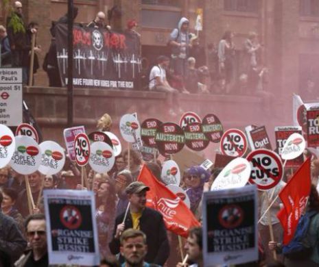 PROTESTE la Londra: Mii de oameni au ieșit în stradă pentru a denunța politica de austeritate | FOTO