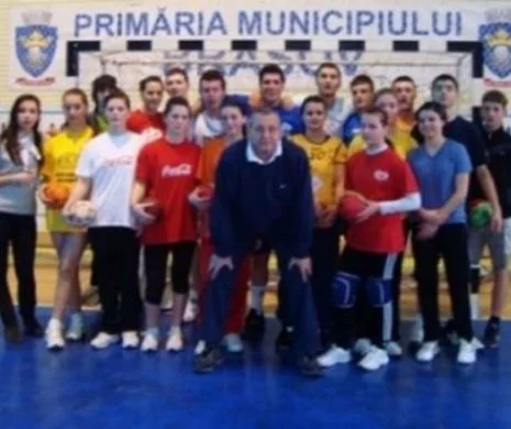 REVOLTĂTOR. Un antrenor de handbal din Bucureşti a fost ARESTAT preventiv. Este acuzat că a VIOLAT cel puţin 7 sportive
