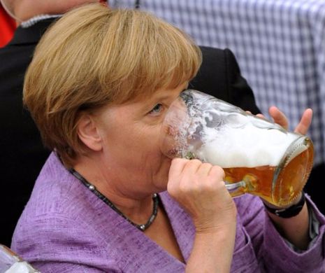 Secretarul general al NATO, despre Angela Merkel: „Ea bea vin alb, iar eu beau bere. Sunt impresionat de rezistența ei”