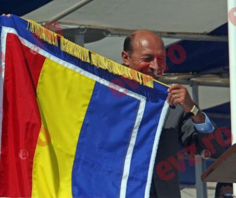 Traian Băsescu: Este ziua celui mai important simbol naţional, DRAPELUL