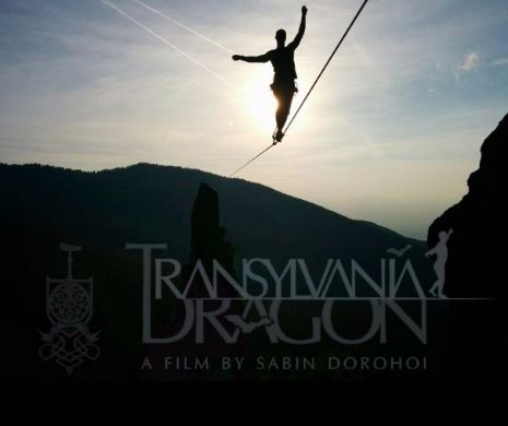 Transylvania Dragon. Un inginer IT sfidează gravitaţia pe o chingă de numai 2 centimetri de la înălțime