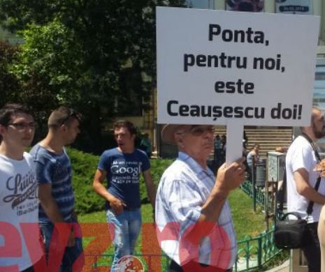 ULTIMA ORĂ. Sute de protestari cer DEMISIA premierului Victor Ponta