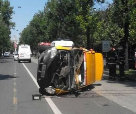ACCIDENT GRAV în Capitală. Un Taxi s-a răsturnat pe Kiseleff: doi răniţi