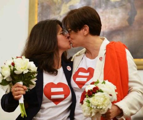 CEDO: Statele UE sunt OBLIGATE să recunoască cuplurile de homosexuali! Ministrul ROMÂN al Justiției vrea direct CĂSĂTORIE
