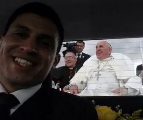 Cel mai bun selfie papal. Un şofer i-a făcut papei o poză pe furiş şi a devenit  superstar