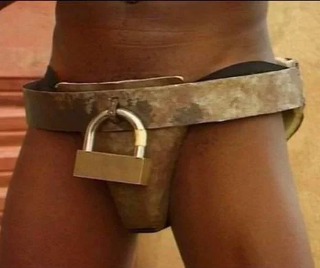 Centura de castitate masculină, o nouă metodă de apărare a bărbăţiei în Kenya