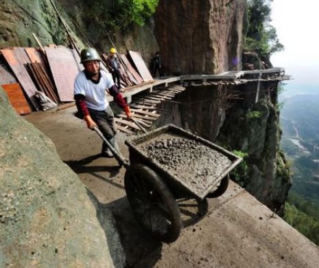 Chinezii UIMESC mapamondul. Construiesc cel mai lung POD SUSPENDAT în munte | GALERIE FOTO