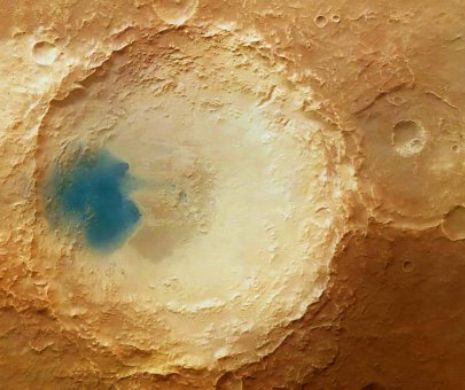 Ciudatele cratere marţiene zdrenţuite. Zone albastre pe Marte? | VIDEO
