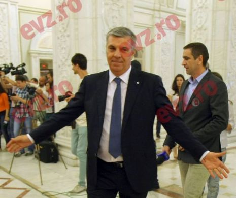 Cum se îmbracă politicienii români: Pantofi urâţi, costume prea mari, dar și bun gust