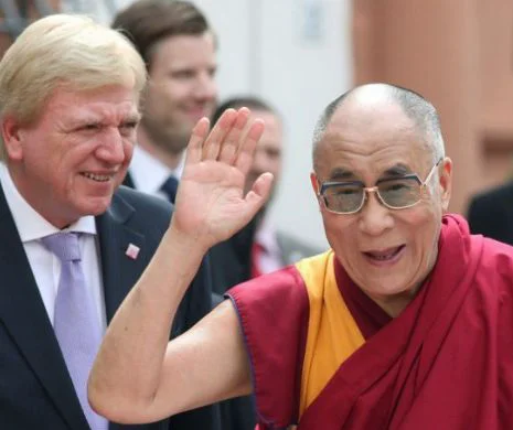Dalai Lama cere Europei să rămână unită în faţa crizei legate de bani
