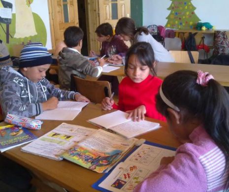 În România: Proiectul pentru reducerea absenteismului și abandonului școlar