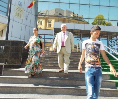Izaura şi Florin Ánghel, criză de nervi la Tribunalul Constanţa la vizionarea flagrantului cu Mircea Băsescu, cerut chiar de ei. Marian Căpăţână: „Banii sunt la Aversa”