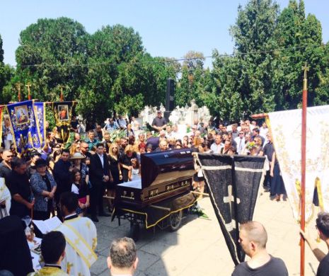 Mii de oameni la înmormântarea lui Ghiță Ciobanu | GALERIE FOTO