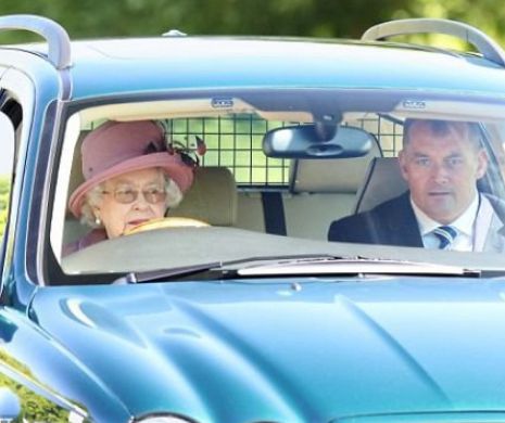Nu o să îţi VINĂ să crezi ce face Regina Marii Britanii în maşină | FOTO