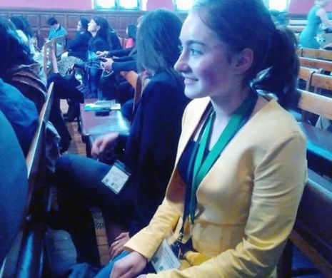 O adolescentă de 15 ani, din Paşcani, campioană mondială la dezbateri