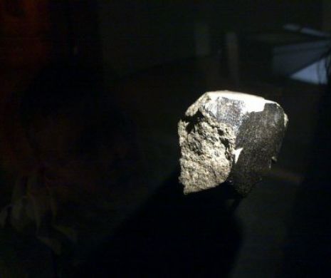 Obiectul microscopic oval din interiorul meteoritului marţian Nakhla
