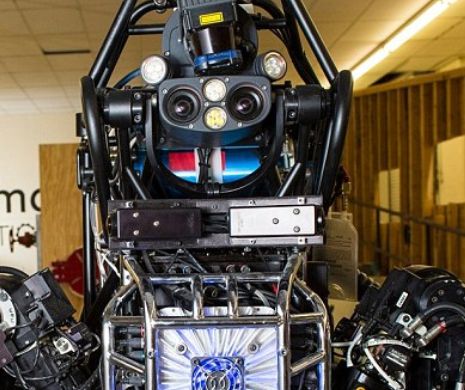 PREMIERĂ MONDIALĂ! Un robot a trecut testul conştiinţei de sine!