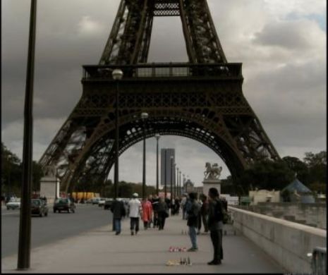 Proxeneții români încasau „taxa de trotuar” la Paris