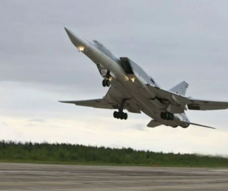 Rușii trimit un escadron de bombardiere supersonice Tupolev TU-22M3 în Crimeea pentru a cotracara instalaţiile antirachetă NATO din România