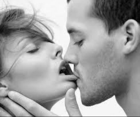 Sărutul mai periculos decât fumatul. Crește riscul de cancer oral și de gât