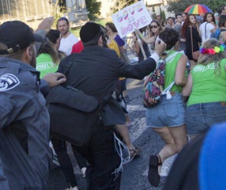 Șase oameni care au participat la parada Gay Pride au fost înjunghiați de un evreu ultrareligios