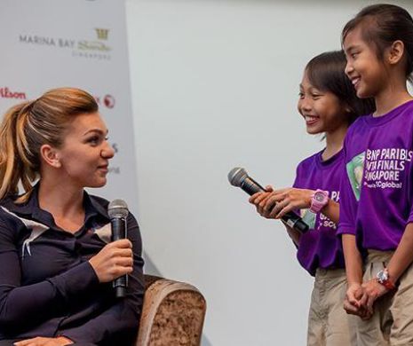 Simona Halep le-a încurajat pe micile jucătoare din Singapore