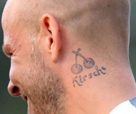 Toata lumea a ramas socata! Ce si-a facut pe gat barbatul din Romania DEPENDENT de tatuaje!