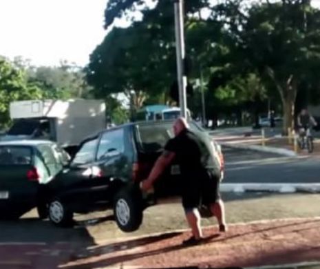 ULUITOR. Cum a reacţionat un BĂRBAT când a găsit o maşină parcată pe pista pentru biciclişti | VIDEO