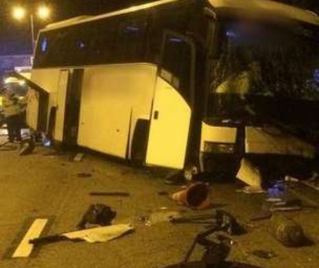 Un autocar plin cu români s-a făcut praf  în Marea Britanie